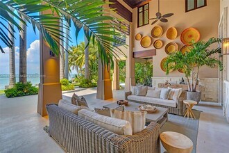 9 Harbor Pt in Key Biscayne, FL - Building Photo - Building Photo