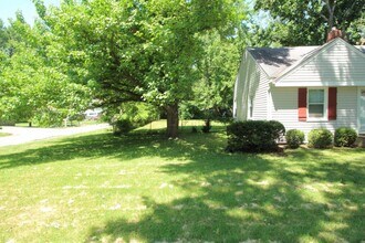 7942 Summit St in Kansas City, MO - Building Photo - Building Photo