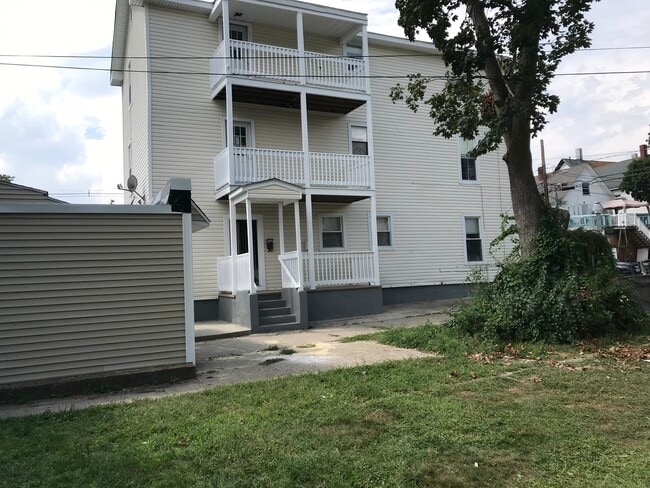 427 Manchester St, Unit 1st floor