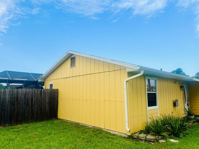 1573 SW Lexington Dr in Port St. Lucie, FL - Building Photo - Building Photo