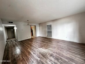 4433 N Stanton St in El Paso, TX - Building Photo - Building Photo