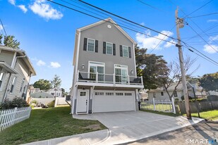 22 Andrews Ave in Milford, CT - Building Photo
