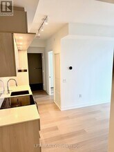 448 Burnhamthorpe Rd W in Mississauga, ON - Building Photo - Building Photo