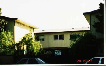 Chateau Villa Apartments in Santa Clara, CA - Building Photo - Building Photo