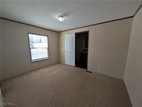 235 Chaucer Ct in Elyria, OH - Building Photo - Building Photo