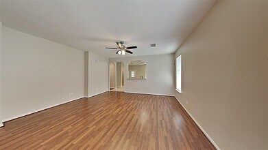 22039 Willow Downs Dr in Tomball, TX - Building Photo - Building Photo