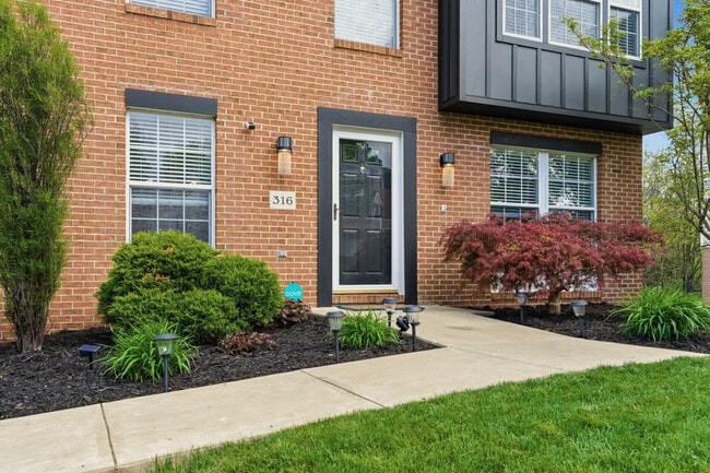 property at 316 Bridlewood Ct
