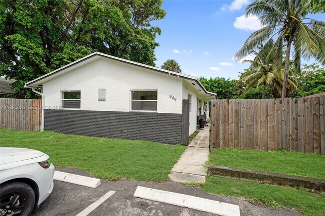 849 SW 9th Ct in Pompano Beach, FL - Foto de edificio - Building Photo