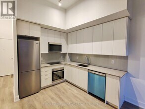 2485 Taunton Rd in Oakville, ON - Building Photo - Building Photo