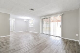 27084 Roper Rd in Brooksville, FL - Building Photo - Building Photo