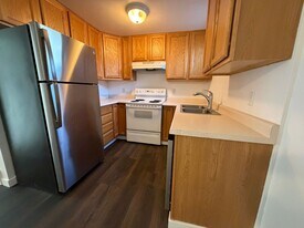 1102-1102 10th Ave NW in Great Falls, MT - Building Photo