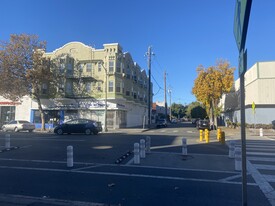 2445 Telegraph Ave, Unit Apt 204 in Oakland, CA - Building Photo