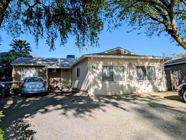 property at 1608 Pole Line Rd