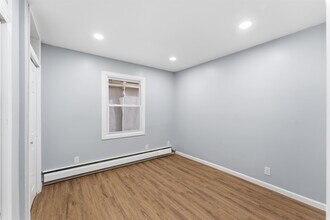 16 W 10th St in Bayonne, NJ - Building Photo - Building Photo