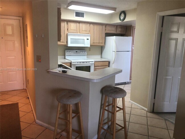 1280 S Alhambra Cir, Unit 2201 in Coral Gables, FL - Building Photo - Building Photo