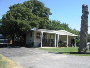 1990 S Burleson Blvd in Burleson, TX - Building Photo - Building Photo