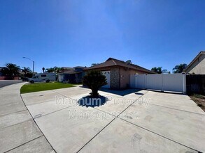 27081 School Park Dr in Menifee, CA - Building Photo - Building Photo