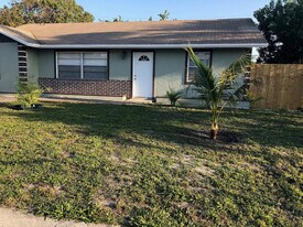 158 NW 14th Ave in Boynton Beach, FL - Building Photo