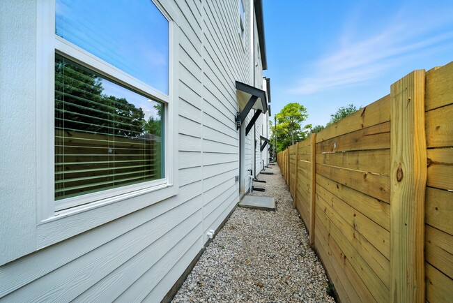 property at 2306 Hoskins Dr