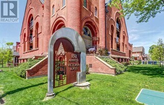 152 Annette St in Toronto, ON - Building Photo