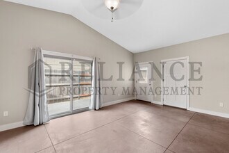 4809 N Hillside Ct in Wichita, KS - Building Photo - Building Photo