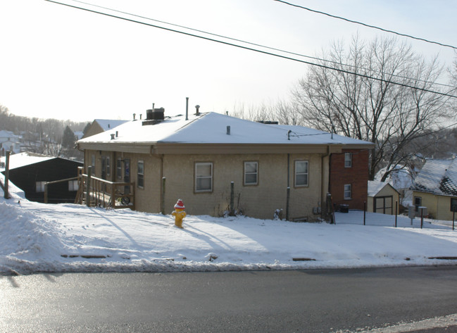 130 Nicholas St in Council Bluffs, IA - Foto de edificio - Building Photo