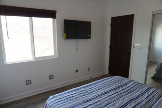 33855 Rozich Rd in Santa Clarita, CA - Building Photo - Building Photo