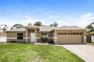 1855 Braddock Ave in North Port, FL - Building Photo