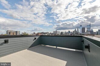 1617 Brown St in Philadelphia, PA - Building Photo - Building Photo