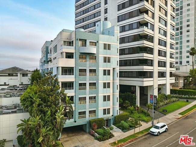 property at 10336 Wilshire Blvd
