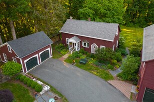 45 Taconic Ave in Lenox, MA - Building Photo