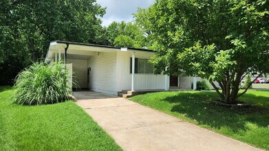 530 Humes Ln in Florissant, MO - Building Photo - Building Photo