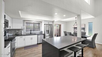 7417 N Vía Camello Del Norte in Scottsdale, AZ - Building Photo