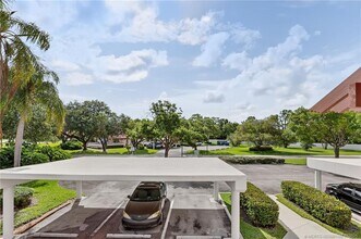 6060 SE Martinique Dr in Stuart, FL - Building Photo - Building Photo
