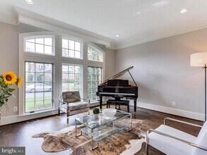 6906 Chelsea Rd in McLean, VA - Building Photo - Building Photo