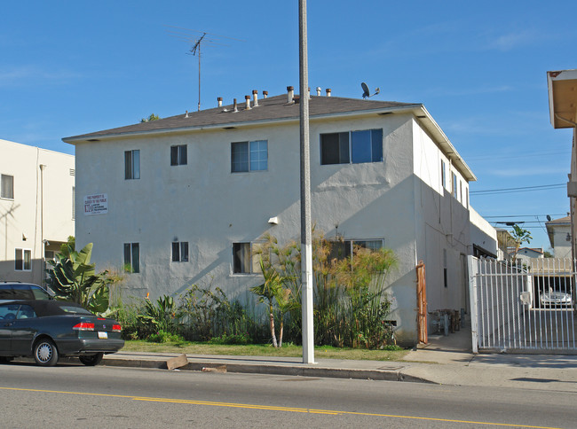 1134 S Fairfax Ave in Los Angeles, CA - Foto de edificio - Building Photo