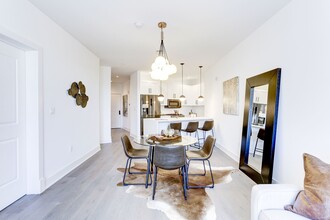 1402 H St NE, Unit 2 in Washington, DC - Foto de edificio - Building Photo