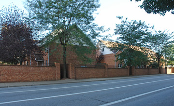 Charleston Center Village Apartments in Charleston, WV - Building Photo - Building Photo