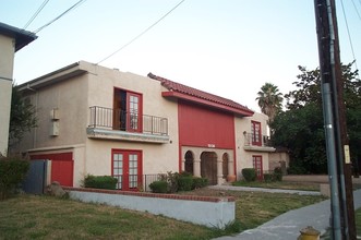 7326-7330 Kester Avenue in Van Nuys, CA - Building Photo - Building Photo