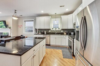 3042 N Oakley Ave in Chicago, IL - Building Photo - Building Photo
