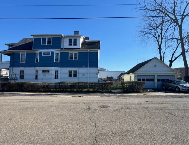 97 Broad Ave, Unit 3rd FL.