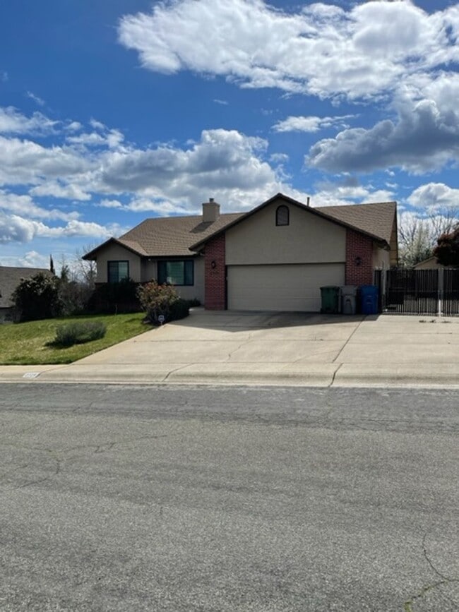 property at 2725 Crystal Tree Dr