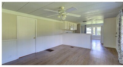 2863 N Hwy 101 in Greer, SC - Building Photo - Building Photo
