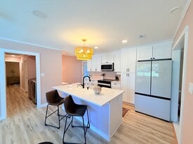 909 Francis Marion Dr in Wilmington, NC - Building Photo