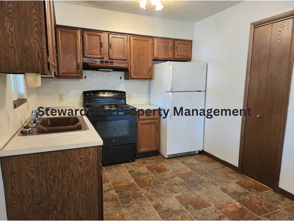 1112 Derbydale Rd, Unit 1114 in Akron, OH - Building Photo