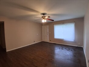 908 Knollcrest Dr in Danville, IL - Building Photo - Building Photo