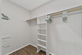 Lakeside Apartments in Dallas, TX - Building Photo - Building Photo