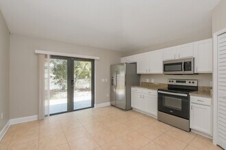 1018 Brenton Leaf Dr in Ruskin, FL - Building Photo - Building Photo