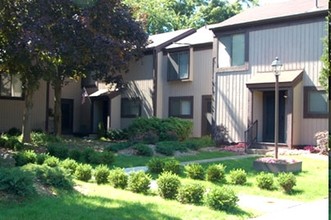 The Oaks Apartments in Jackson, MI - Building Photo - Building Photo