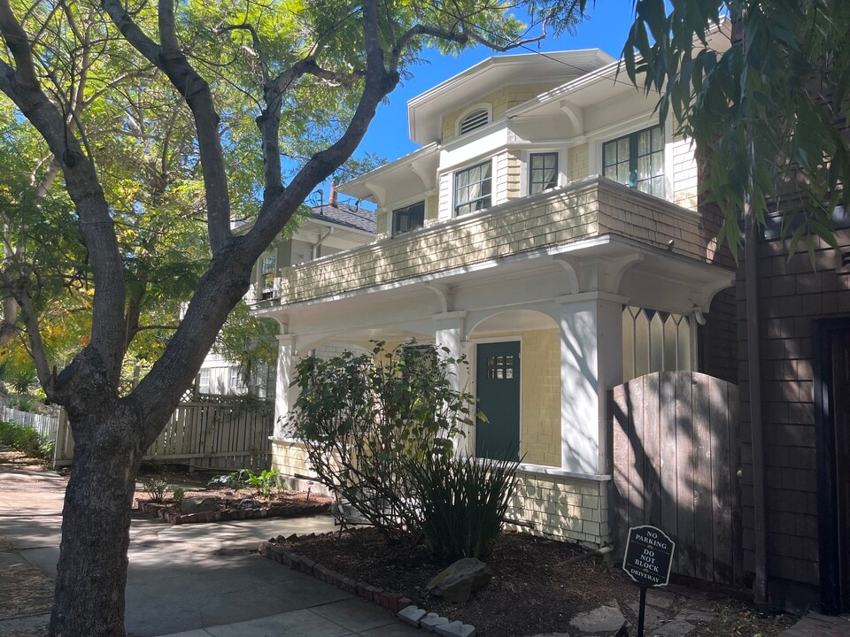575 Fairmount Ave in Oakland, CA - Foto de edificio